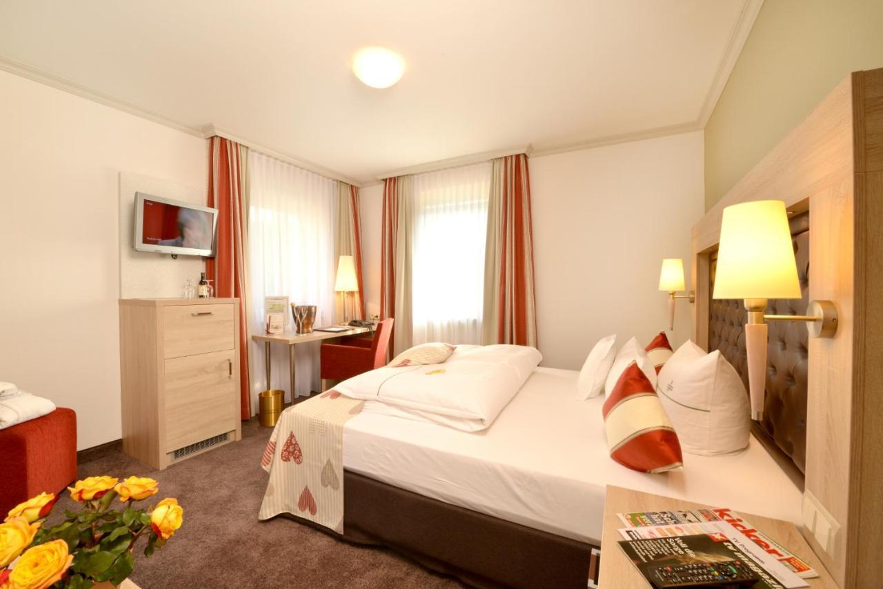 Lohmann's Romantik Hotel Gravenberg Langenfeld  Exteriör bild