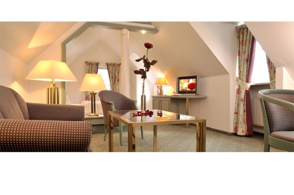 Lohmann's Romantik Hotel Gravenberg Langenfeld  Exteriör bild