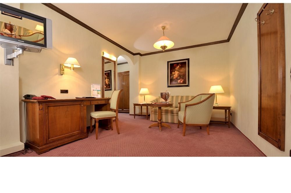 Lohmann's Romantik Hotel Gravenberg Langenfeld  Exteriör bild