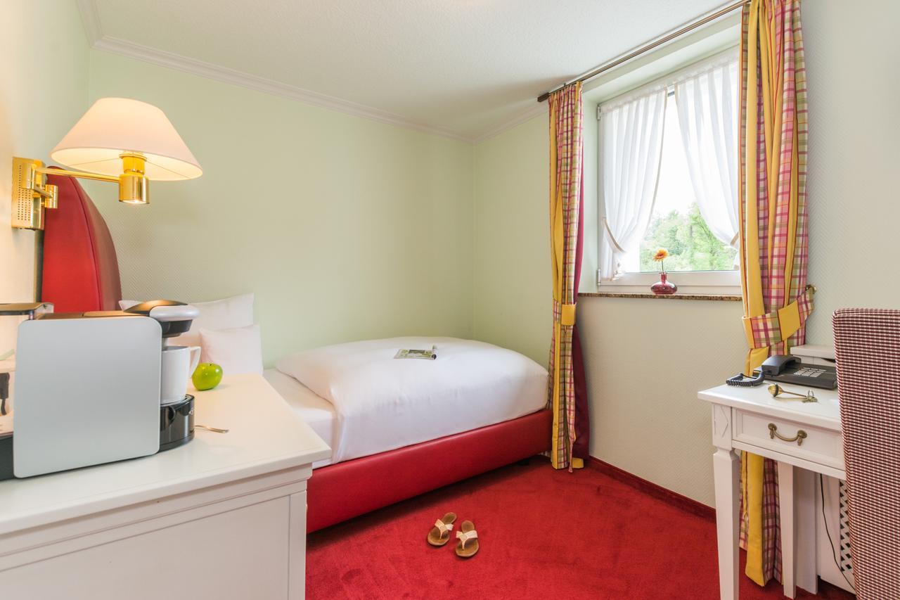 Lohmann's Romantik Hotel Gravenberg Langenfeld  Exteriör bild