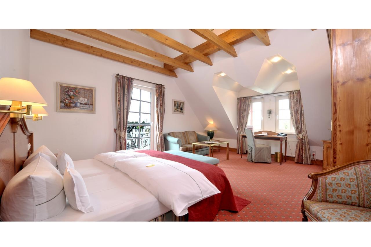 Lohmann's Romantik Hotel Gravenberg Langenfeld  Exteriör bild