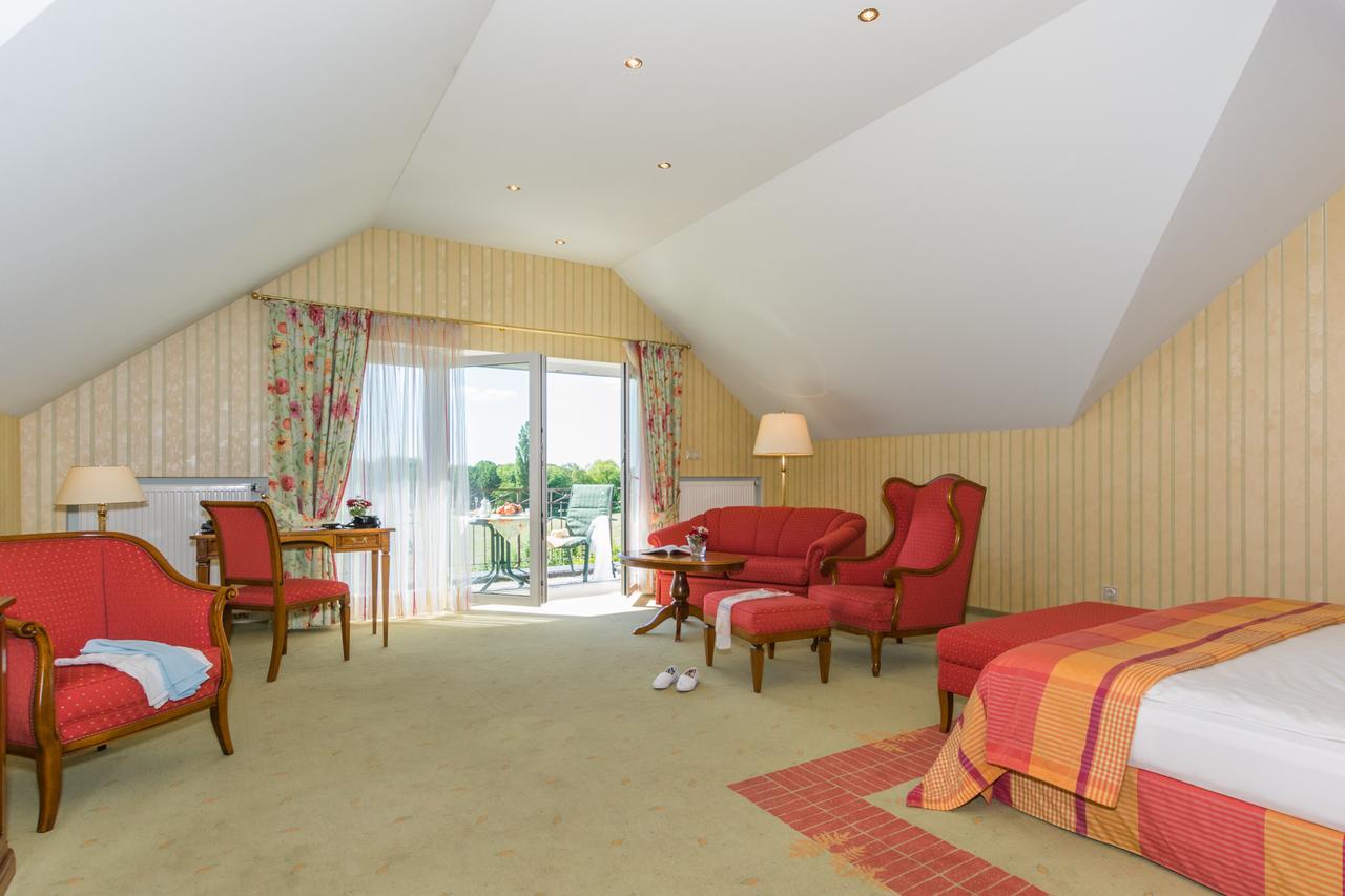 Lohmann's Romantik Hotel Gravenberg Langenfeld  Exteriör bild