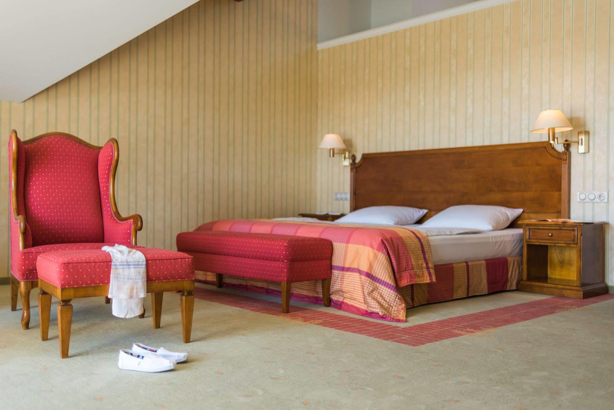 Lohmann's Romantik Hotel Gravenberg Langenfeld  Exteriör bild