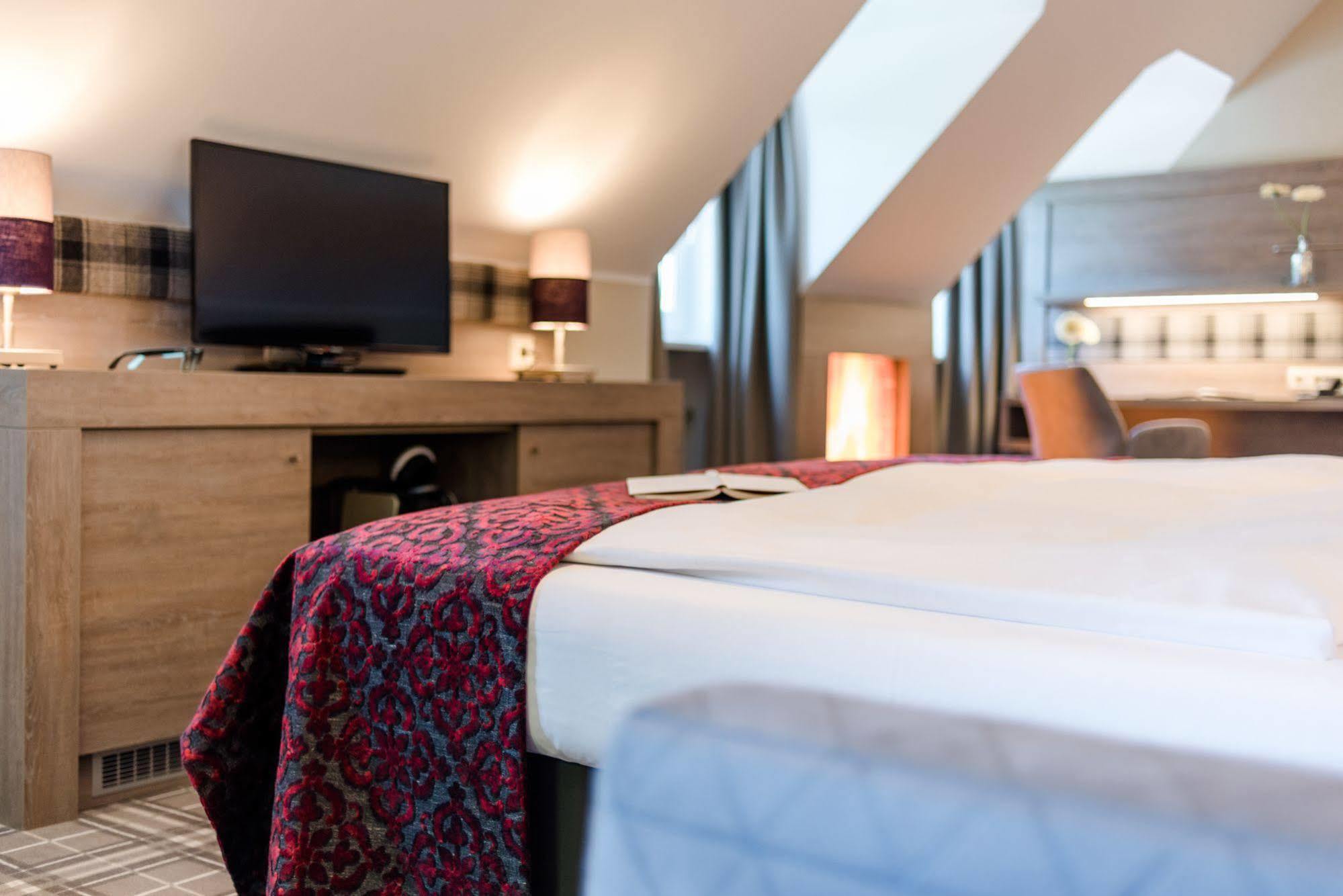 Lohmann's Romantik Hotel Gravenberg Langenfeld  Exteriör bild