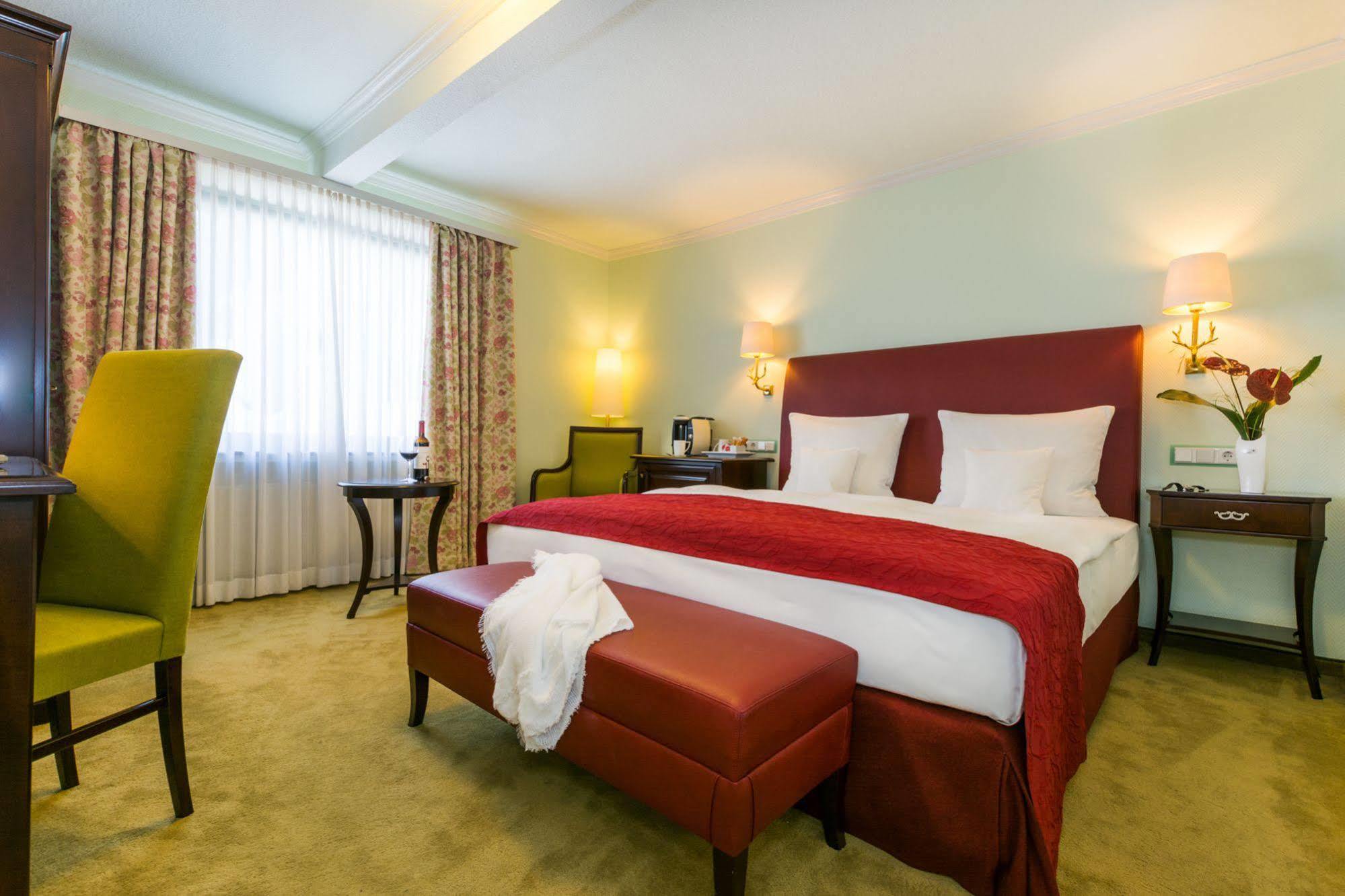 Lohmann's Romantik Hotel Gravenberg Langenfeld  Exteriör bild