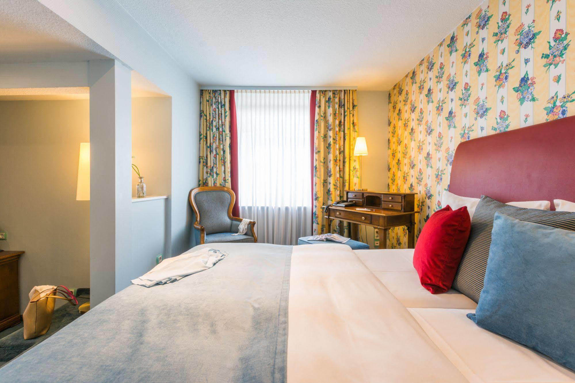 Lohmann's Romantik Hotel Gravenberg Langenfeld  Exteriör bild