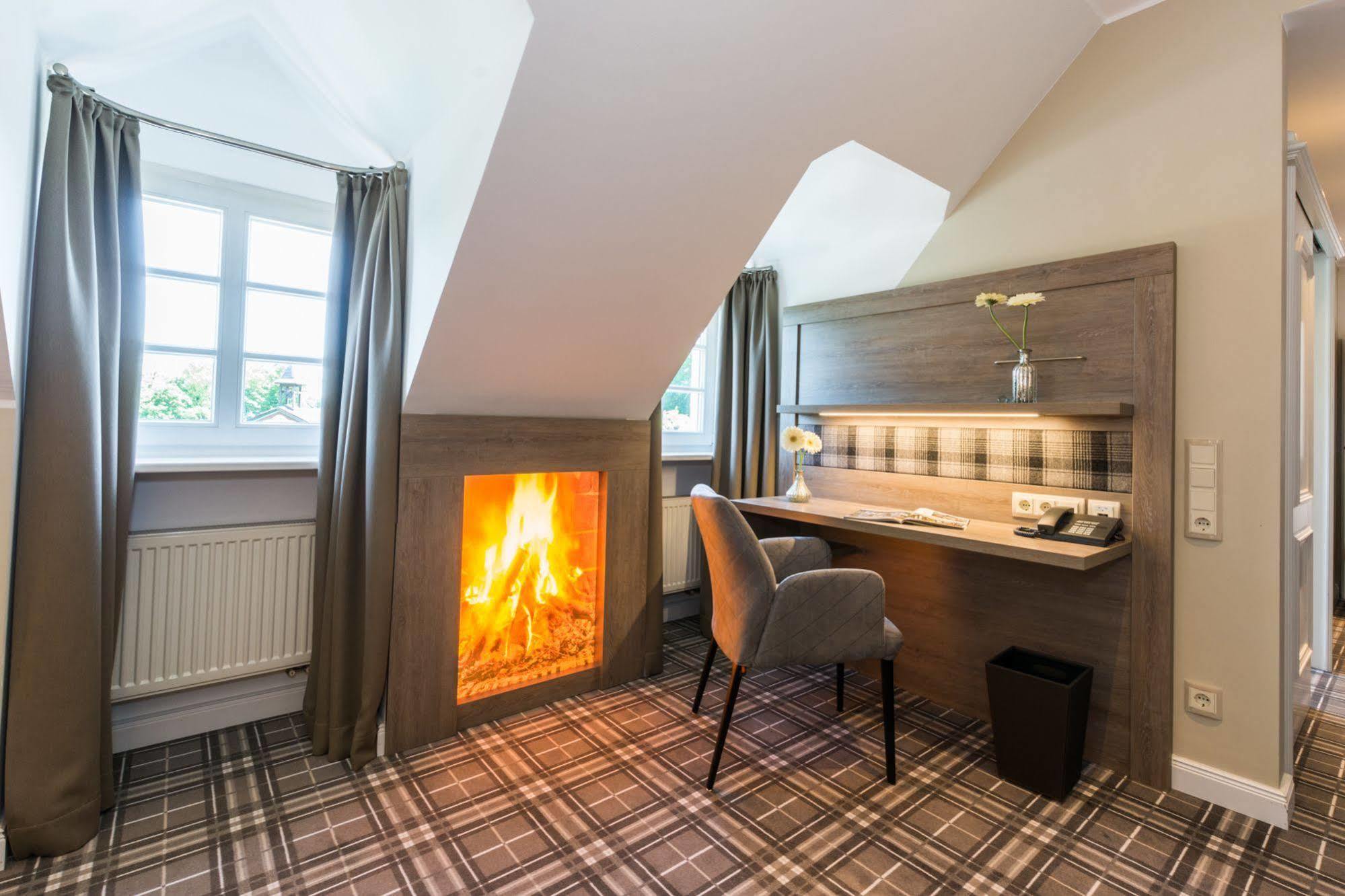 Lohmann's Romantik Hotel Gravenberg Langenfeld  Exteriör bild