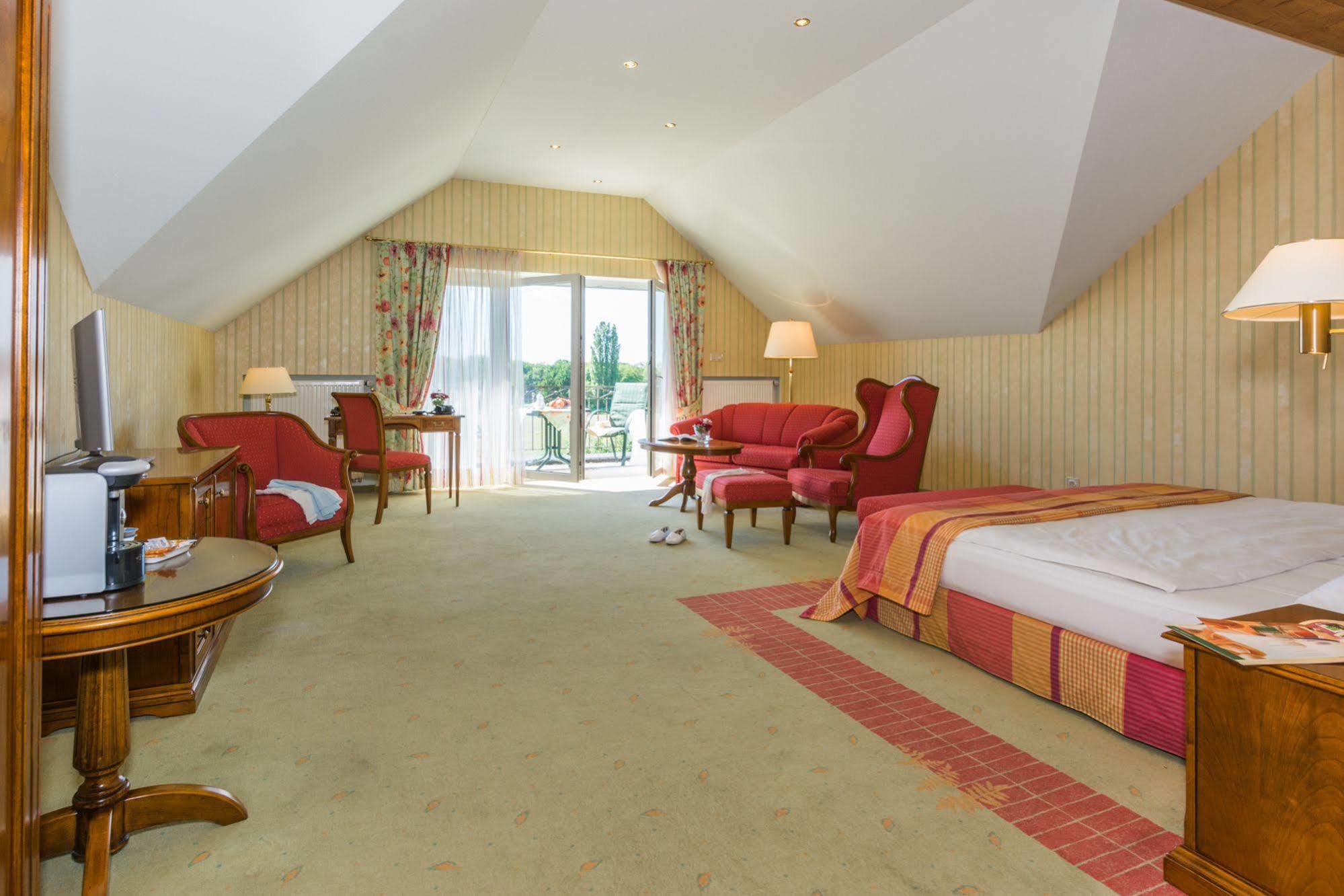 Lohmann's Romantik Hotel Gravenberg Langenfeld  Exteriör bild
