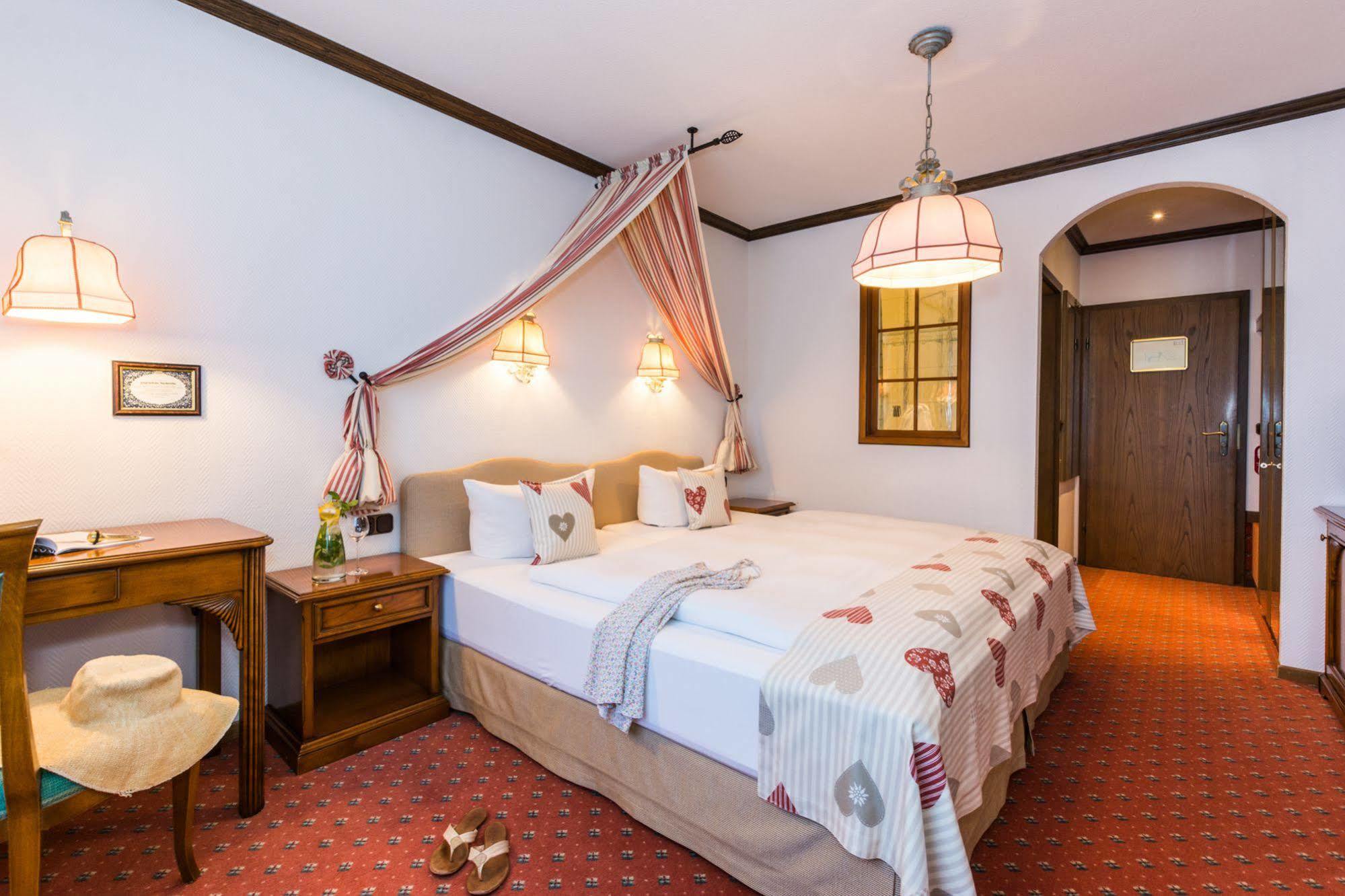 Lohmann's Romantik Hotel Gravenberg Langenfeld  Exteriör bild