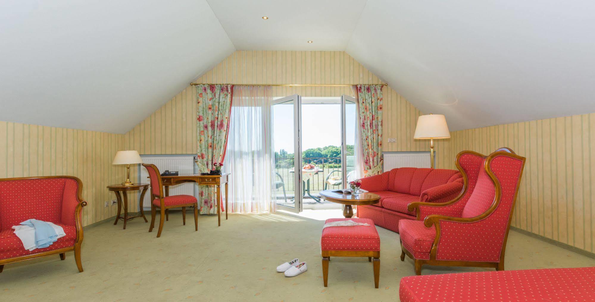 Lohmann's Romantik Hotel Gravenberg Langenfeld  Exteriör bild