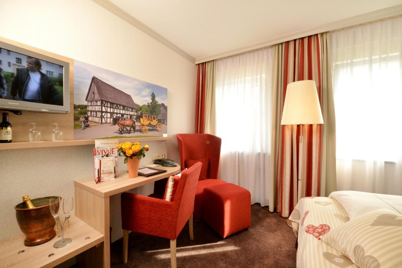 Lohmann's Romantik Hotel Gravenberg Langenfeld  Exteriör bild